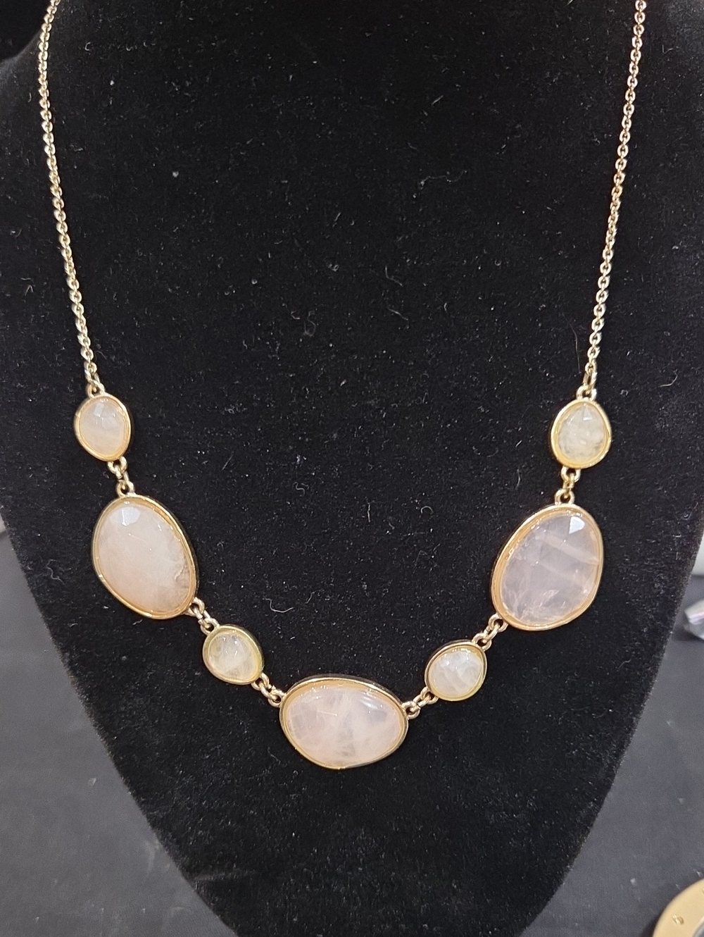 TALBOTS CARBOCHEN STONE NECKLACE